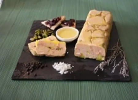 Foie gras au sirop de thym au miel et confit d'oignons