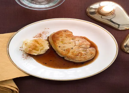 Foie gras chaud, confit pommes-pommes de terre