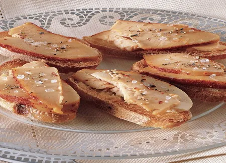 Foie gras cru au sel et au piment d'espelette