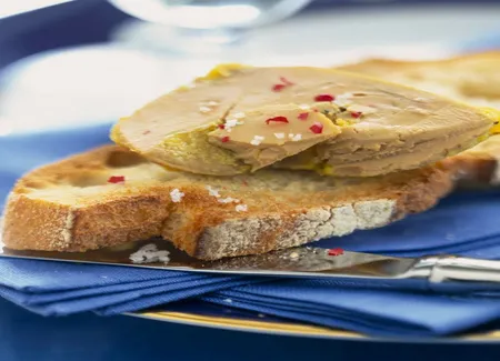 Foie gras de canard, chutney d'abricots secs et poires
