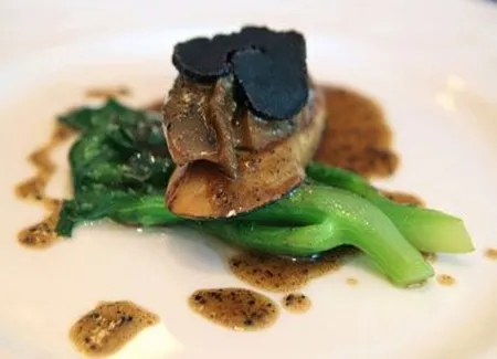 Foie gras de canard rôti aux truffes