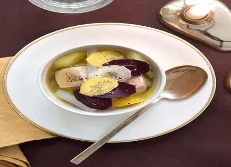 Foie gras et légumes au bouillon