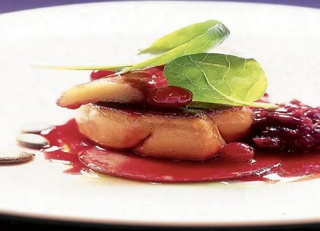 Foie gras grillé à la rhubarbe rose