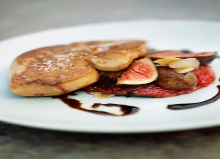 Foie gras poêlé, galette de céleri-rave, sauce moka