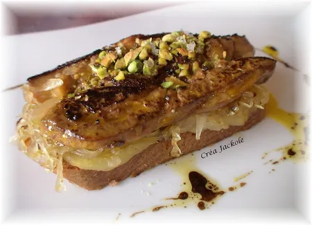 Foie gras poêlé, pommes et choucroute à la cannelle