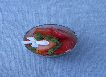Fraises au coulis de kiwis