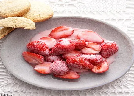 Fraises au lait ribot, sablés au sarrasin