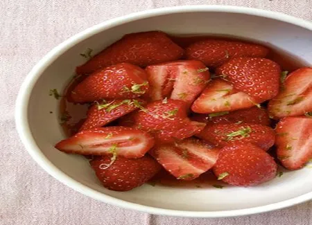 Fraises au vin épicé