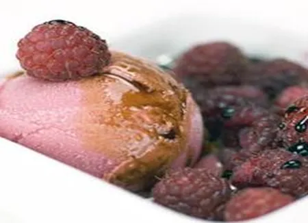Framboises au vinaigre balsamique