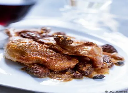 Fricassée de pintade et cailles aux morilles