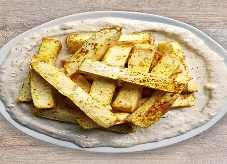 Frites céleri, sauce fourme