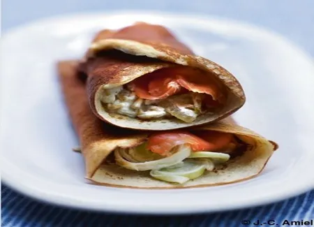 Galettes au quinoa, saumon et fondue de poireaux