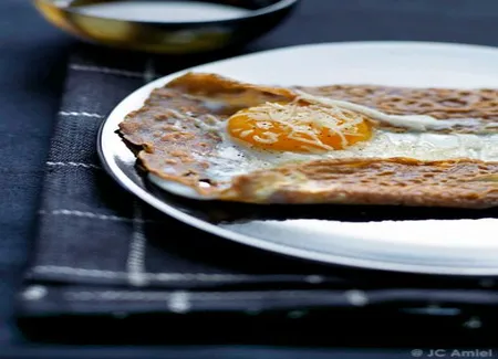Galettes de sarrasin, oeuf miroir et beaufort