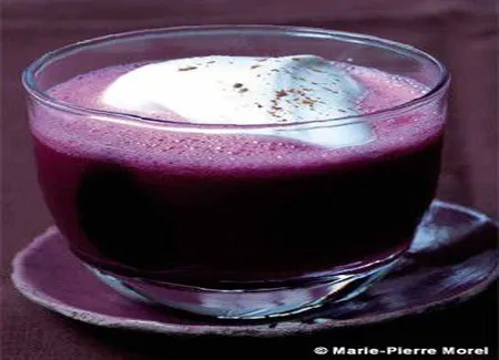 Gaspacho de chou rouge et pommes granny, crème fouettée