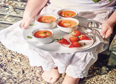Gaspacho de fraises et tomates au basilic