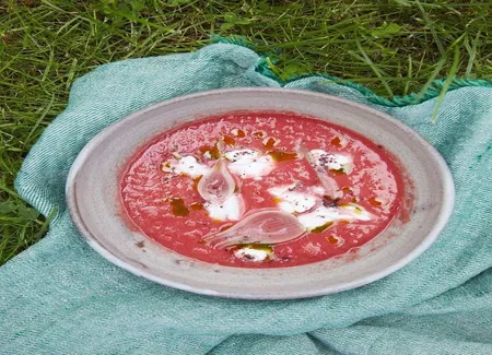 Gaspacho de tomate, ricotta, huile de persil
