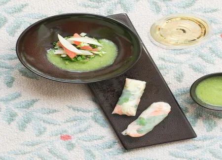 Gaspacho vert, rouleaux d'été au crabe