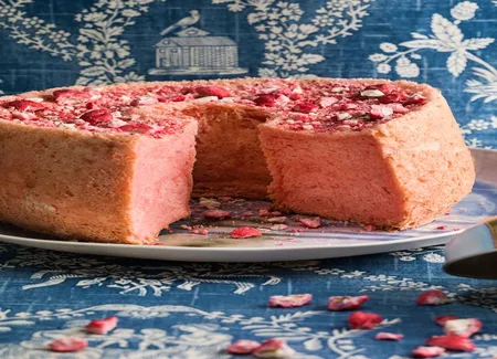 Gâteau angel cake aux pralines roses