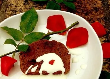 Gateau aphrodisiaque au chocolat,noix de muscade, cannelle avec une creme fouettee gingembre
