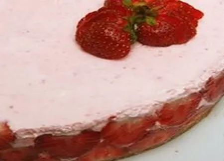 Gâteau au fromage aux fraises exquis