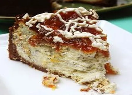 Gâteau aux mascapone, citron, pavot, garniture à l'abricot orangé