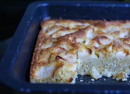 Gâteau aux pommes, amandes et rhum sans gluten