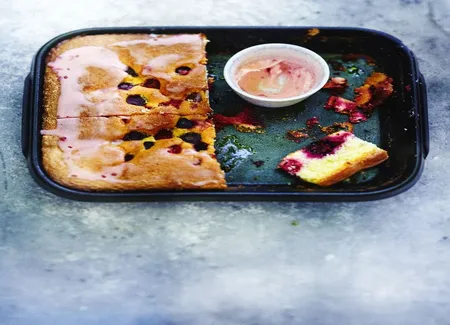 Gâteau fourré aux fruits rouges