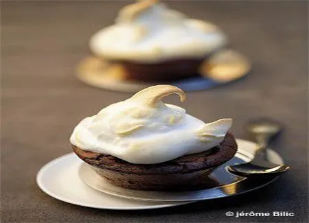 Gâteau meringue chocolat-noisettes
