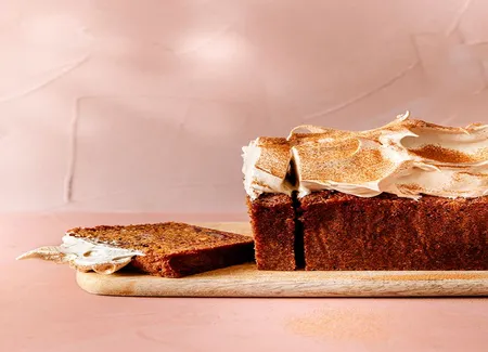 Gâteau moelleux dattes et café, meringue café