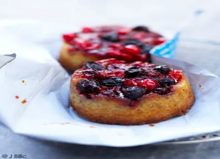 Gâteau renversé aux fruits rouges