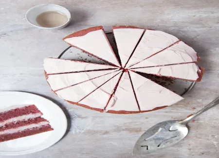 Gâteau rose à étages à la betterave