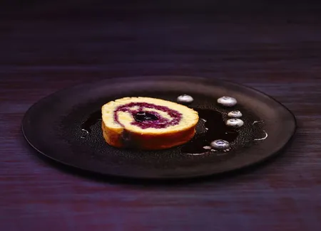 Gâteau roulé aux myrtilles
