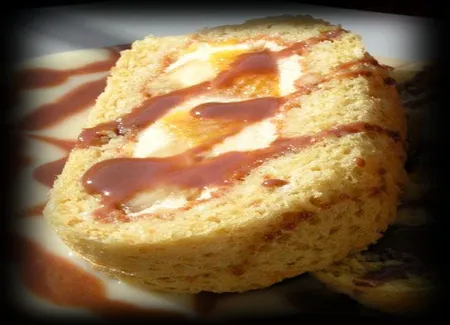 Gâteau roulé exotique, coulis banane-chocolat