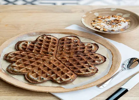 Gaufre sésame noir, crème cannelle