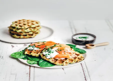 Gaufres courgette, truite fumée et sauce au yaourt