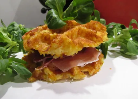 Gaufres salées aux pommes de terre façon hamburger