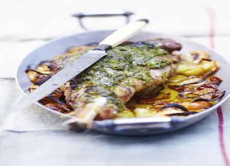 Gigot d'agneau en croûte d'herbes et noisettes