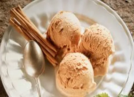 Glace à la cannelle