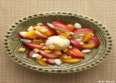 Glace aux calissons, fruits aux amandes