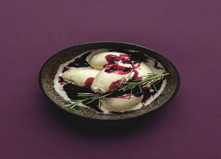 Glace cassis-romarin
