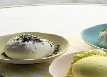 Glace lait d'amande et lavande