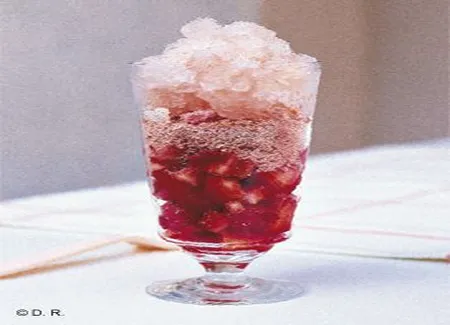 Granité champagne, fraises et biscuits de reims