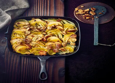 Gratin de fenouil, pommes de terre, pommes au parmesan et au pain