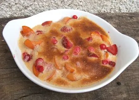 Gratin de fruits et son sabayon au jus de fraises