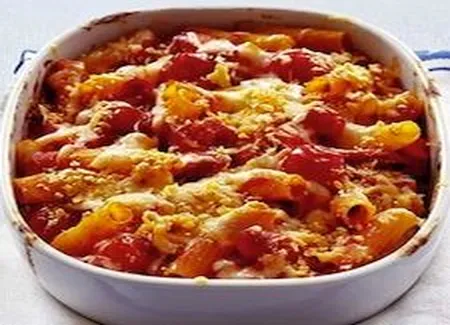 Gratin de pâtes aux saucisses de francfort