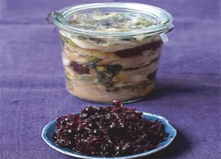 Lapin en gelée et chutney de chou rouge au cassis