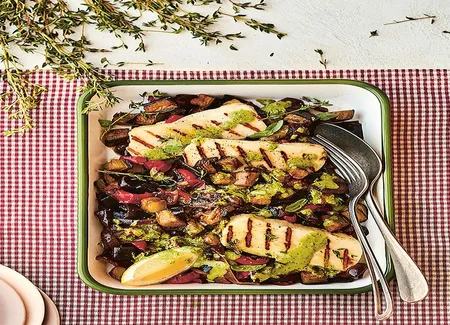 Légumes d'été rôtis, halloumi grillé