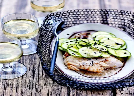 Lingue au beurre noisette, salade de courgettes