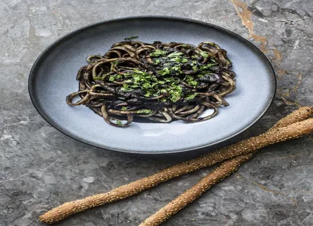 Linguine à l'encre de seiche