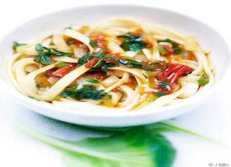 Linguine tomates et marjolaine